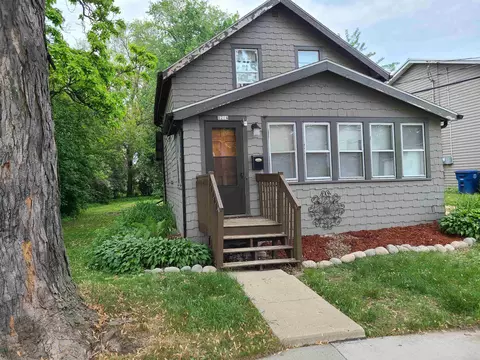1214 W Bent Ave, Oshkosh, WI 54901