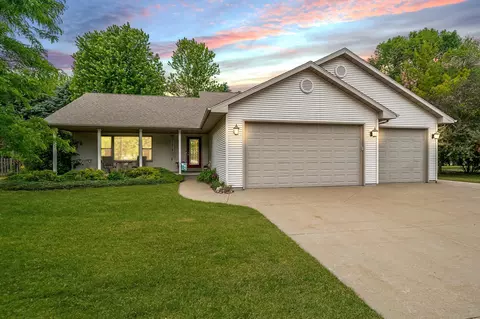 1963 Amy Jo Dr, Oshkosh, WI 54904