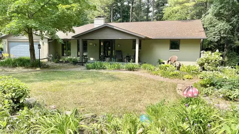 909 Forest Hill Dr, Green Bay, WI 54311