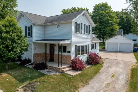 522 N Webster Ave, Omro, WI 54963