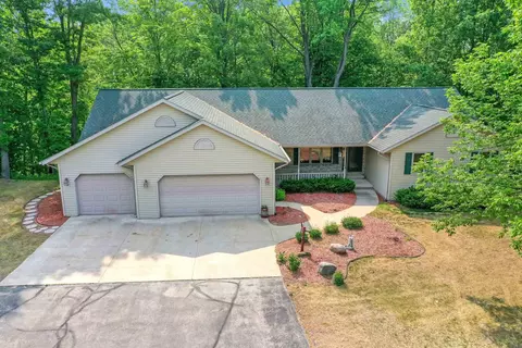 4778 Veterans Ave, Suamico, WI 54173