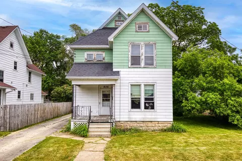 826 Wright St, Oshkosh, WI 54901
