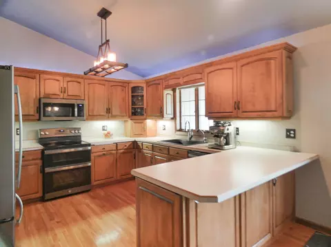 w4015 Devine Drive, Appleton, WI 54913 photo 3