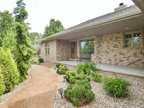 w4015 Devine Drive, Appleton, WI 54913 photo 2