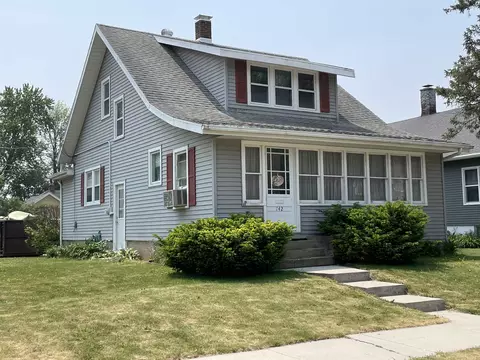 142 E Pearl St, Seymour, WI 54165