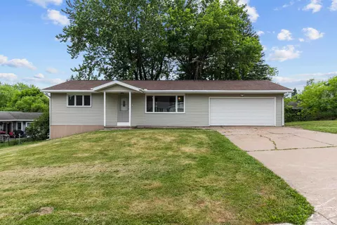 150 Division Ct, Iola, WI 54945