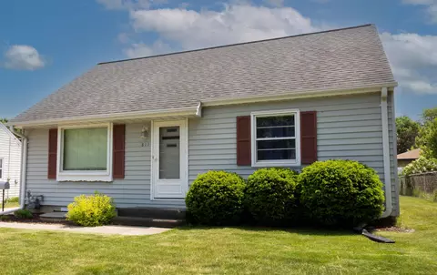 811 Stony Brook Ln, Green Bay, WI 54304