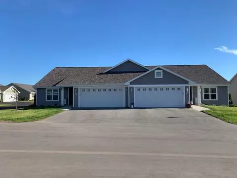 3236 Elk Ridge Dr, Oshkosh, WI 54904