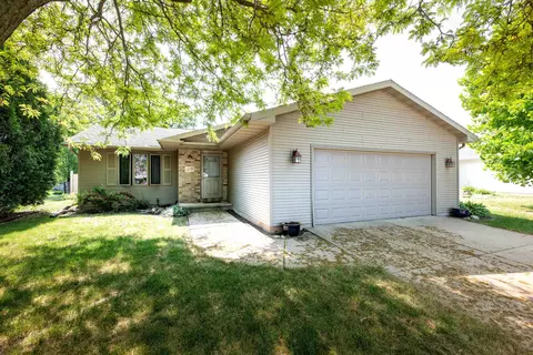 1370 Timothy Trl, Oshkosh, WI 54904