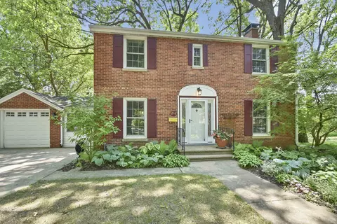 216 Oak Hill Dr, Green Bay, WI 54301