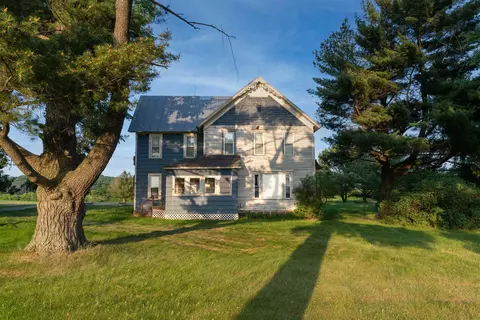 n6626 County Road G, Iola, WI 54945
