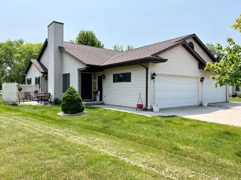 8 Sunrise Ct, Fond Du Lac, WI 54935