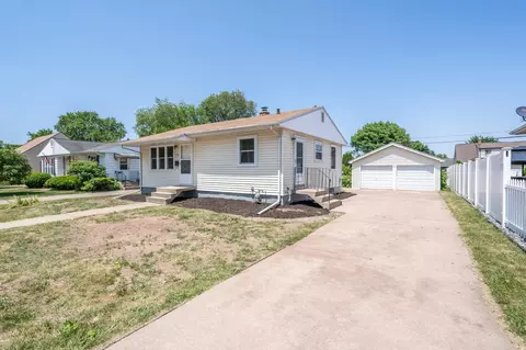 1208 Bismarck Ave, Oshkosh, WI 54902