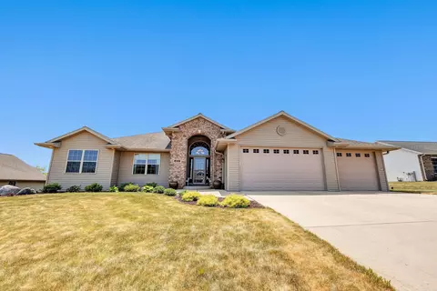 423 Harvest Hill Dr, Denmark, WI 54208
