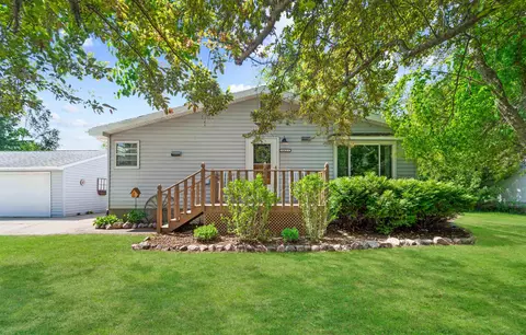 1821 Melody Ln, Two Rivers, WI 54241