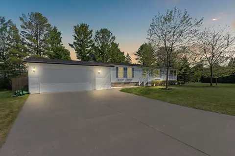 404 Carrie Lynn Ave, Algoma, WI 54201