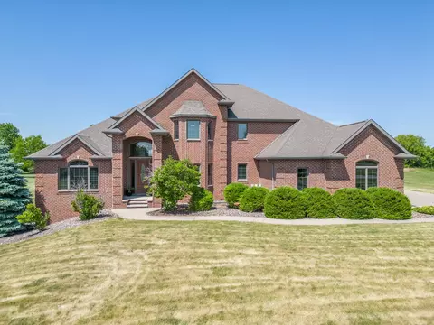 8051 Nichole Hts, Neenah, WI 54956