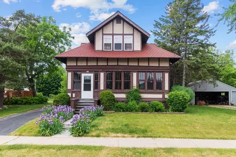 340 W 17th Ave, Oshkosh, WI 54902