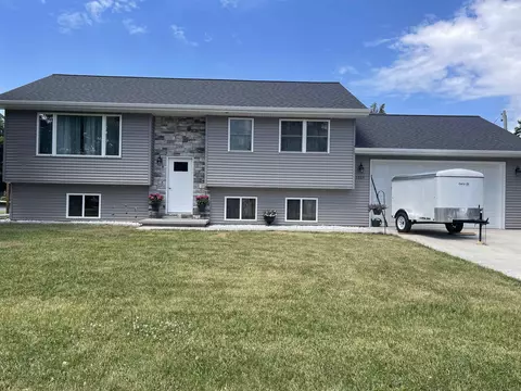 1049 Shannon St, Neenah, WI 54956