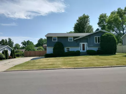 1595 Bruce Ln, Green Bay, WI 54313