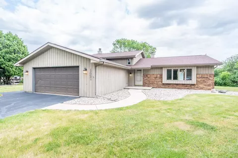 1421 Fieldstone Ct, Neenah, WI 54956