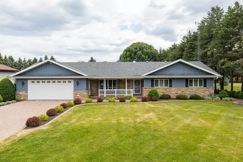 4121 Leonard Point Rd, Oshkosh, WI 54904