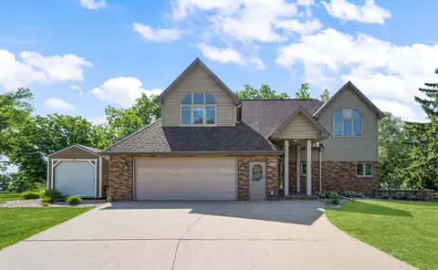 835 Neff Ct, Neenah, WI 54956