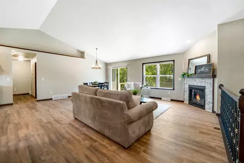4868 N Vincent Dr, Appleton, WI 54913 photo 3