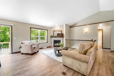 4868 N Vincent Dr, Appleton, WI 54913 photo 4