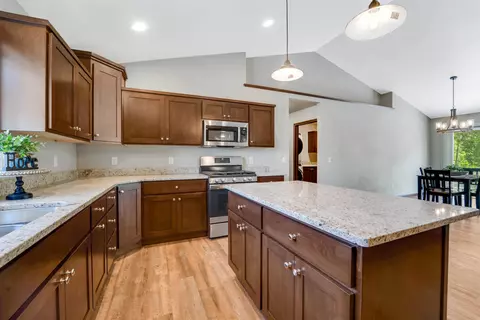 4868 N Vincent Dr, Appleton, WI 54913 photo 10