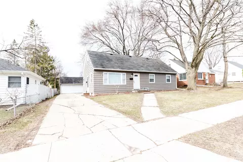 1271 Hickory Hill Dr, Green Bay, WI 54304