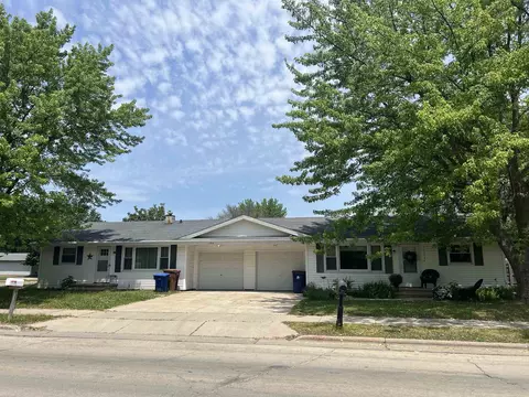 1104 Airport Rd, Menasha, WI 54952