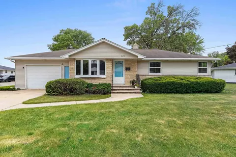 620 Bomier St, De Pere, WI 54115