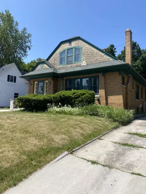 2015 Monroe St, New Holstein, WI 53061