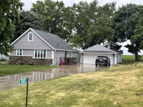 8989 Highland Dr, Kewaskum, WI 53040