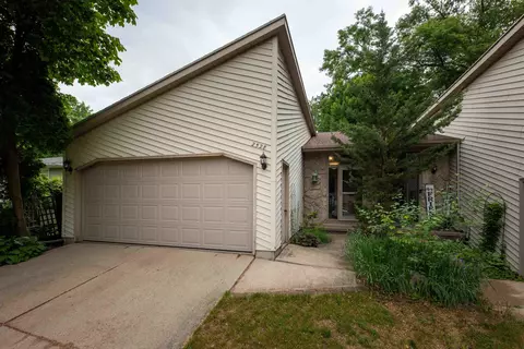 2528 Dunbar Ln, Green Bay, WI 54304