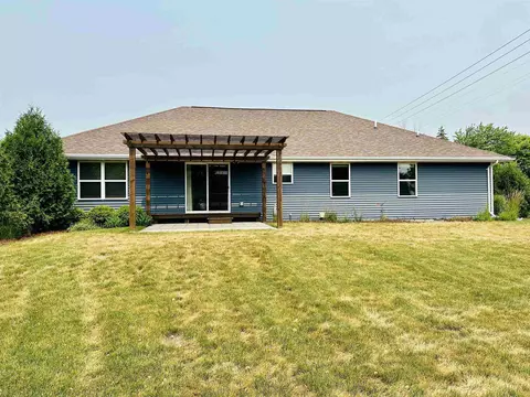 3241 E Aquamarine Ave, Appleton, WI 54913 photo 2