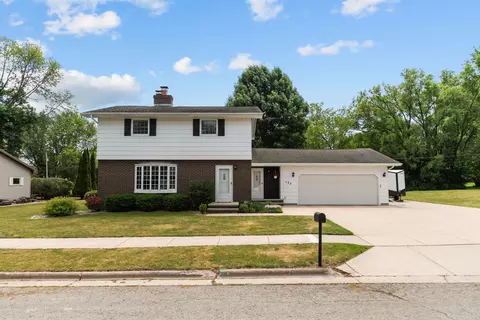 127 W Greenfield Dr, Little Chute, WI 54140