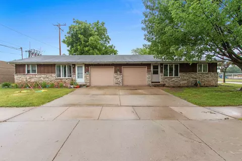 221 W Ann St, Kaukauna, WI 54130