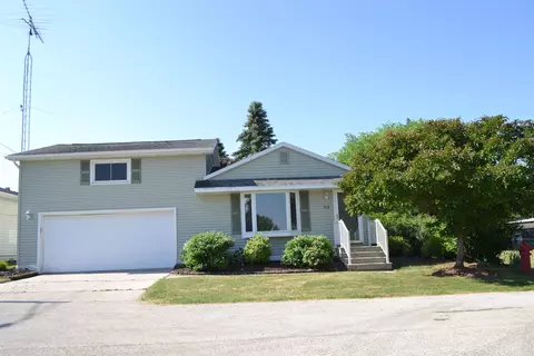 312 Mt Carmel St, Mount Calvary, WI 53057