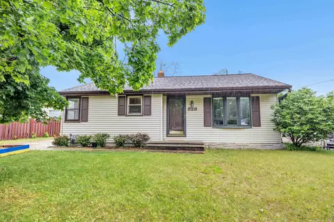828 Mitchell St, Green Bay, WI 54304