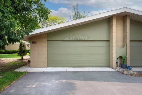 1215 S Nicolet Rd, Appleton, WI 54914