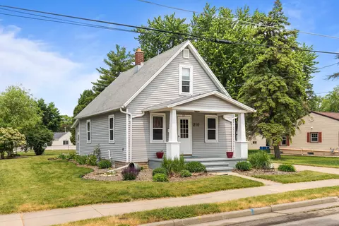 210 Elm St, Combined Locks, WI 54113