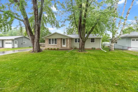 2322 E River Dr, Green Bay, WI 54301