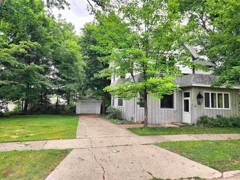 408 E 8th St, Kaukauna, WI 54130