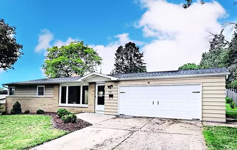 1955 Debra Ln, Green Bay, WI 54302