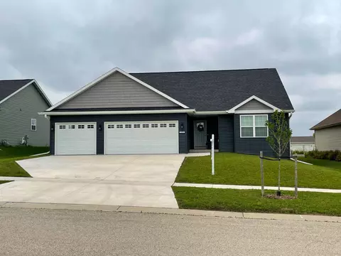 1372 Primrose Ln, Fond Du Lac, WI 54935