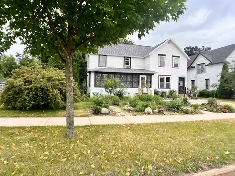 1008 Wyman St, New London, WI 54961