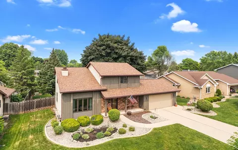 1348 Lindale Ln, Green Bay, WI 54313