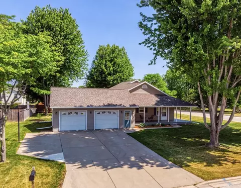 3080 Clarence Ct, Green Bay, WI 54313